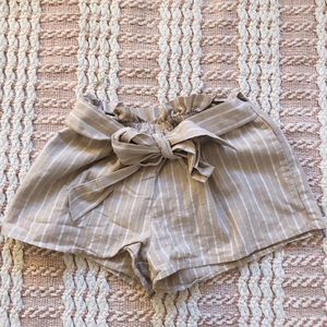 Super cute tie shorts!